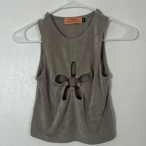 Flower cut out crop top 🌼